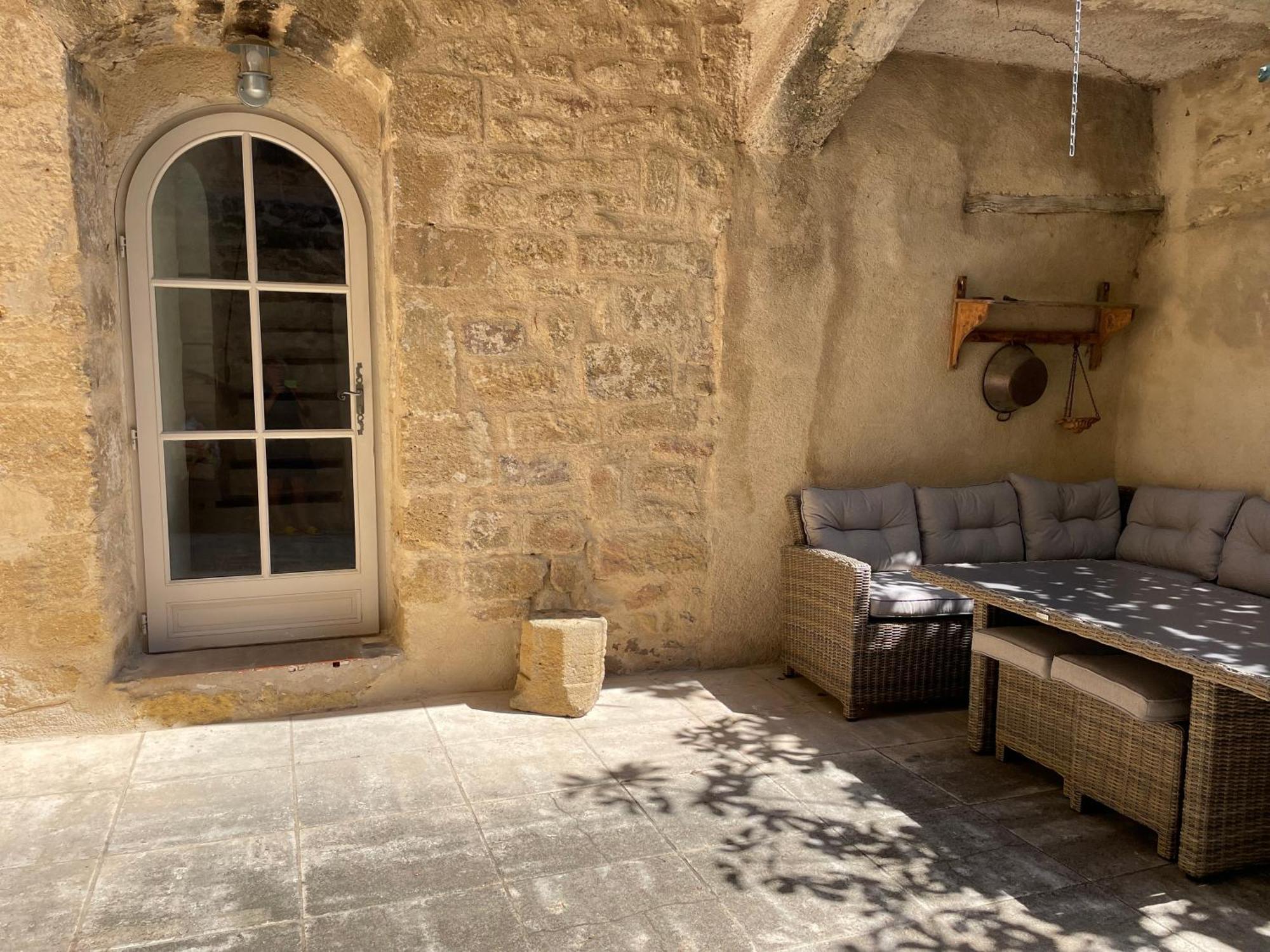 Le Petit Egregore, Patio Et Climatisation Lauris Bagian luar foto