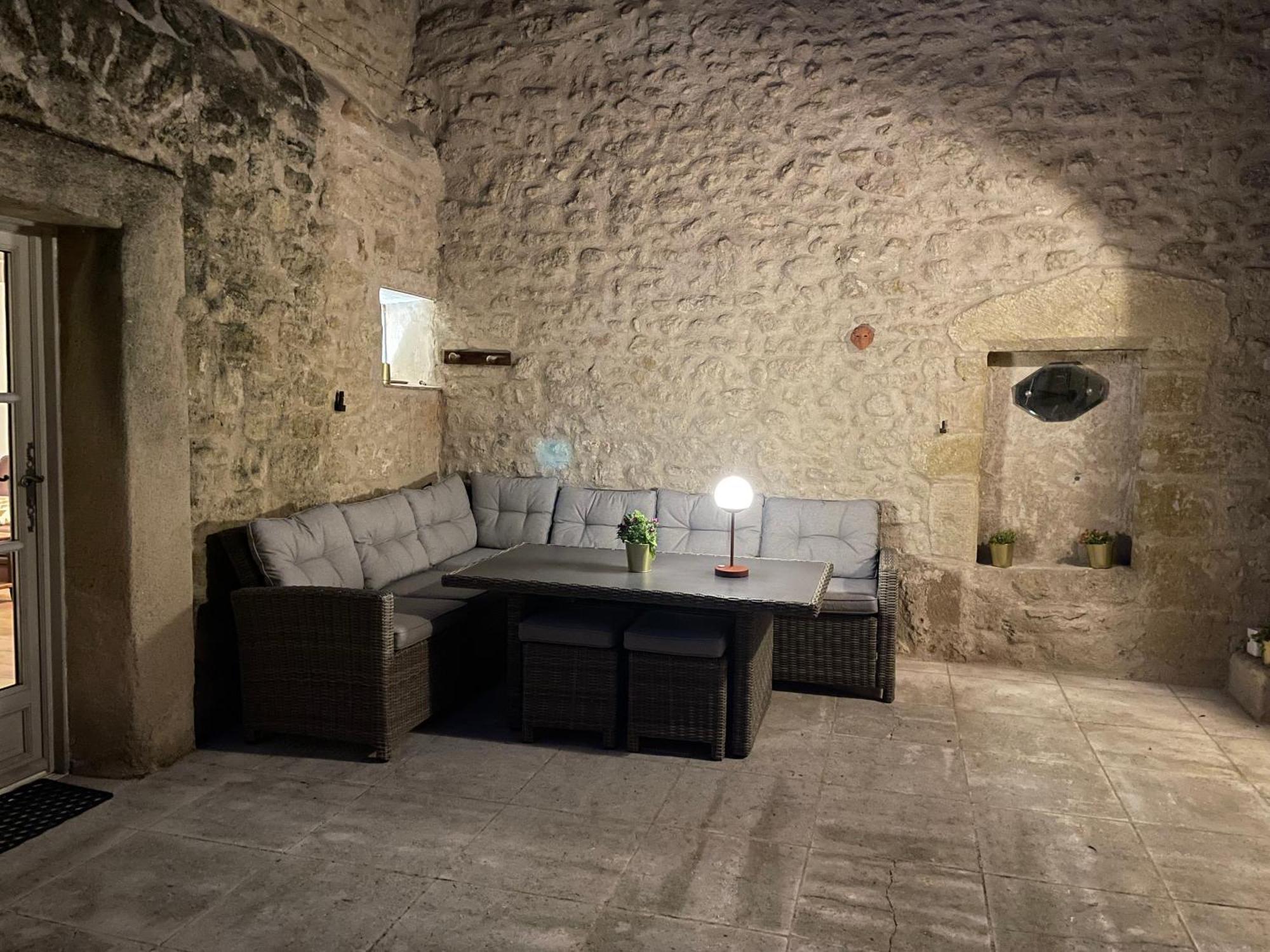 Le Petit Egregore, Patio Et Climatisation Lauris Bagian luar foto